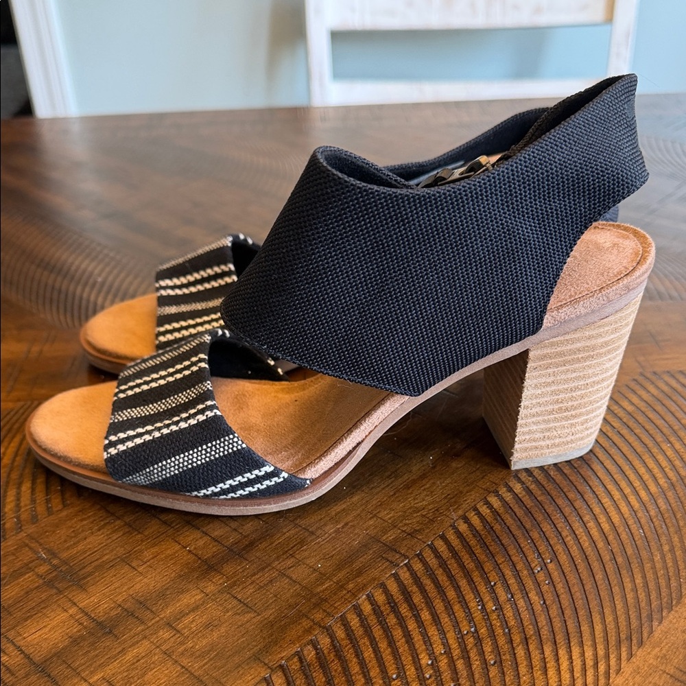 Toms Black and Tan Striped Sandals - Picture 2 of 4